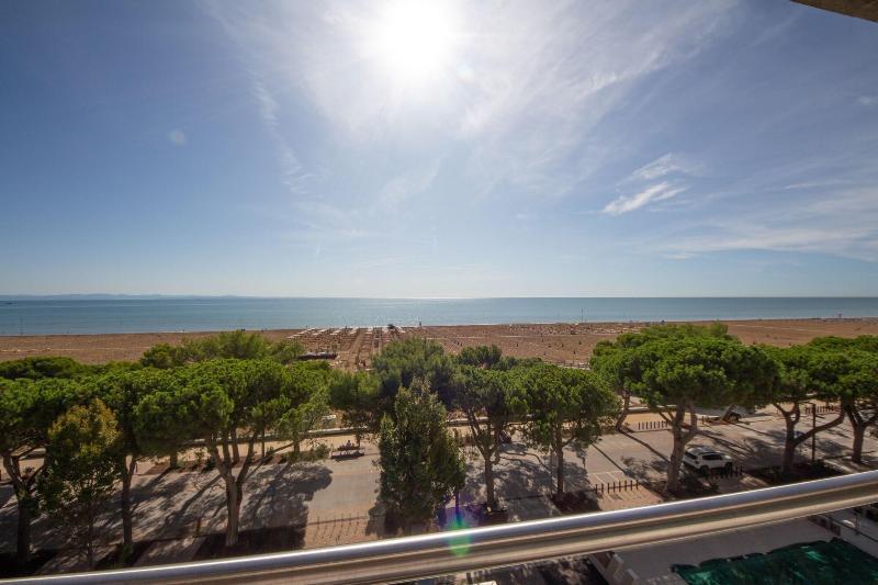 Hotel Ambra Lignano Sabbiadoro Exterior foto